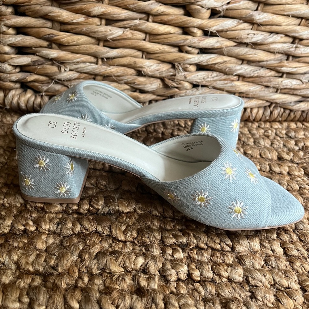 Oasis Society Blue Daisy Heels